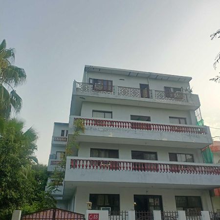Oyo Metro View Residency Near Snow World Hotell Noida Exteriör bild