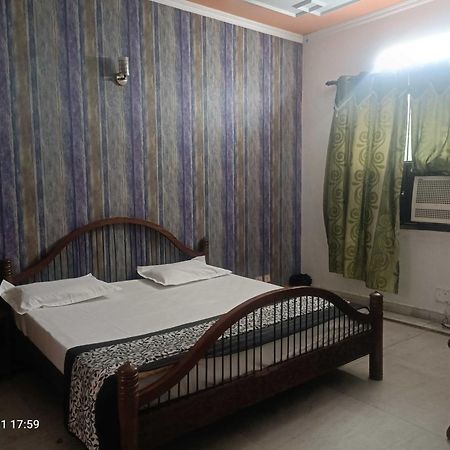 Oyo Metro View Residency Near Snow World Hotell Noida Exteriör bild
