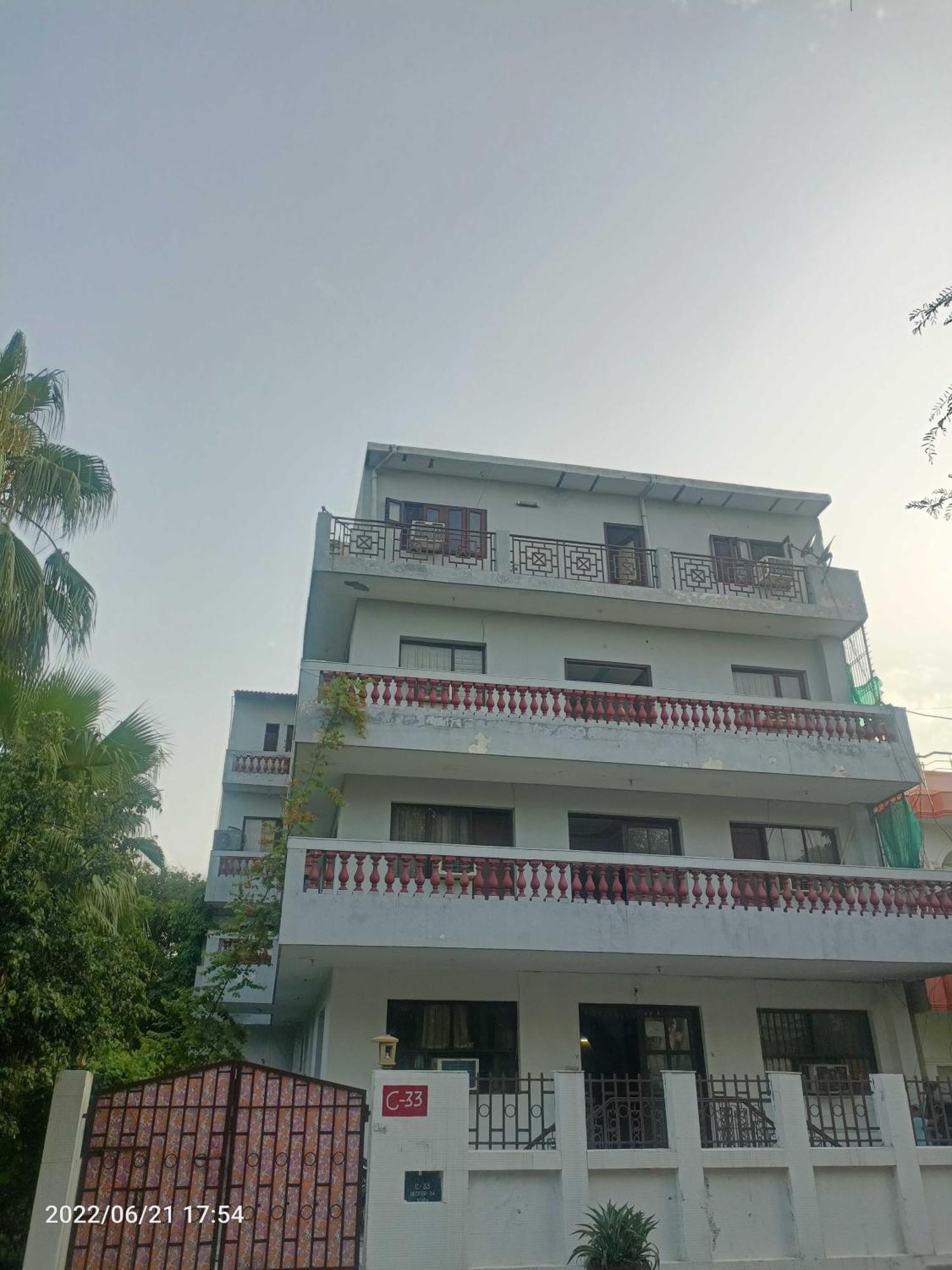 Oyo Metro View Residency Near Snow World Hotell Noida Exteriör bild