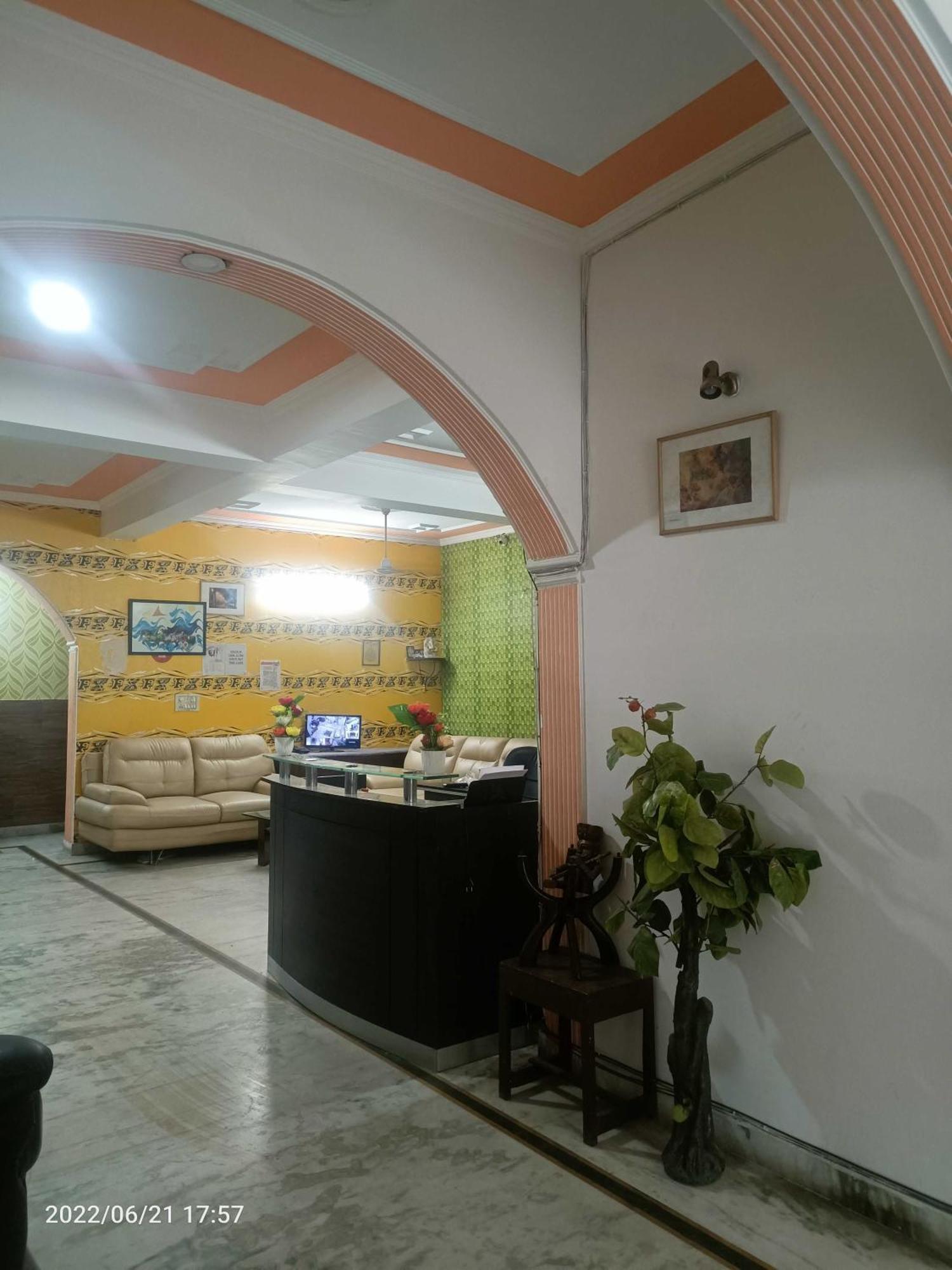 Oyo Metro View Residency Near Snow World Hotell Noida Exteriör bild