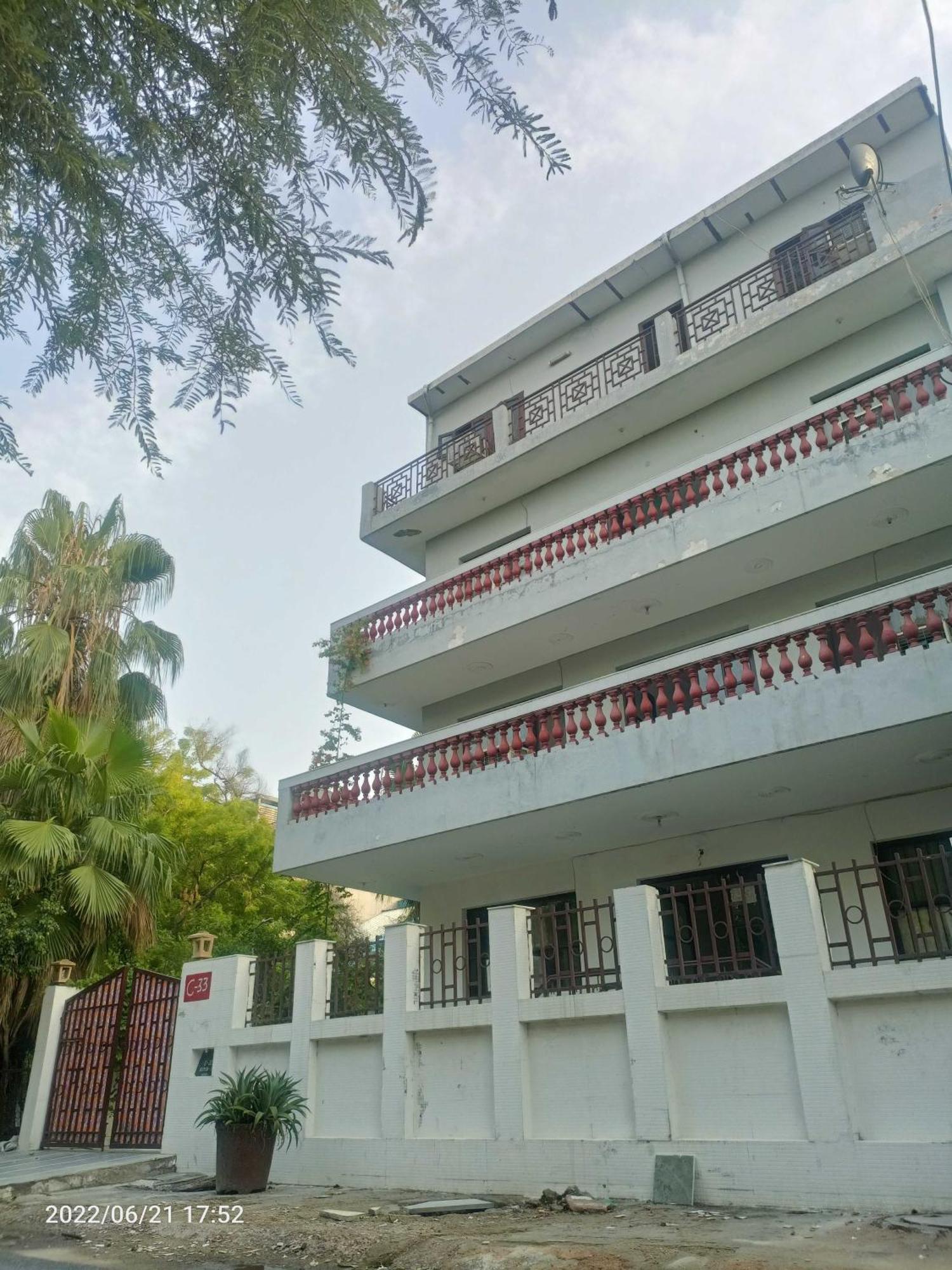 Oyo Metro View Residency Near Snow World Hotell Noida Exteriör bild